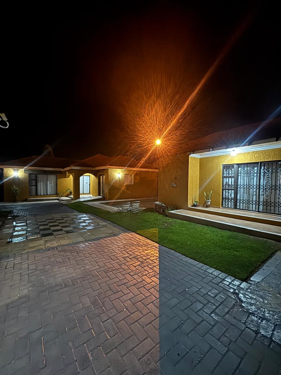 8 Bedroom Property for Sale in Rustenburg Rural North West